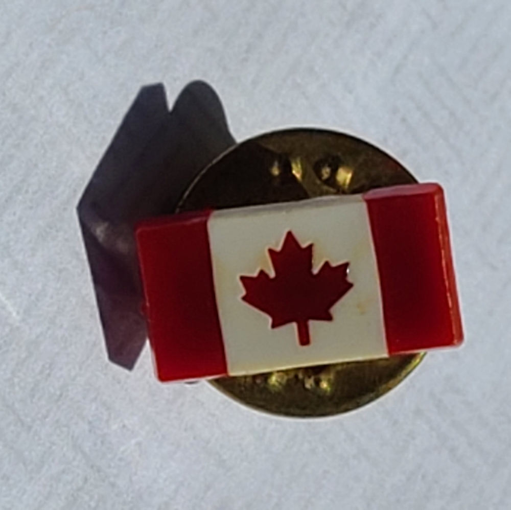 Canadian Flag Pin Maple Leaf - Picture 5 of 8